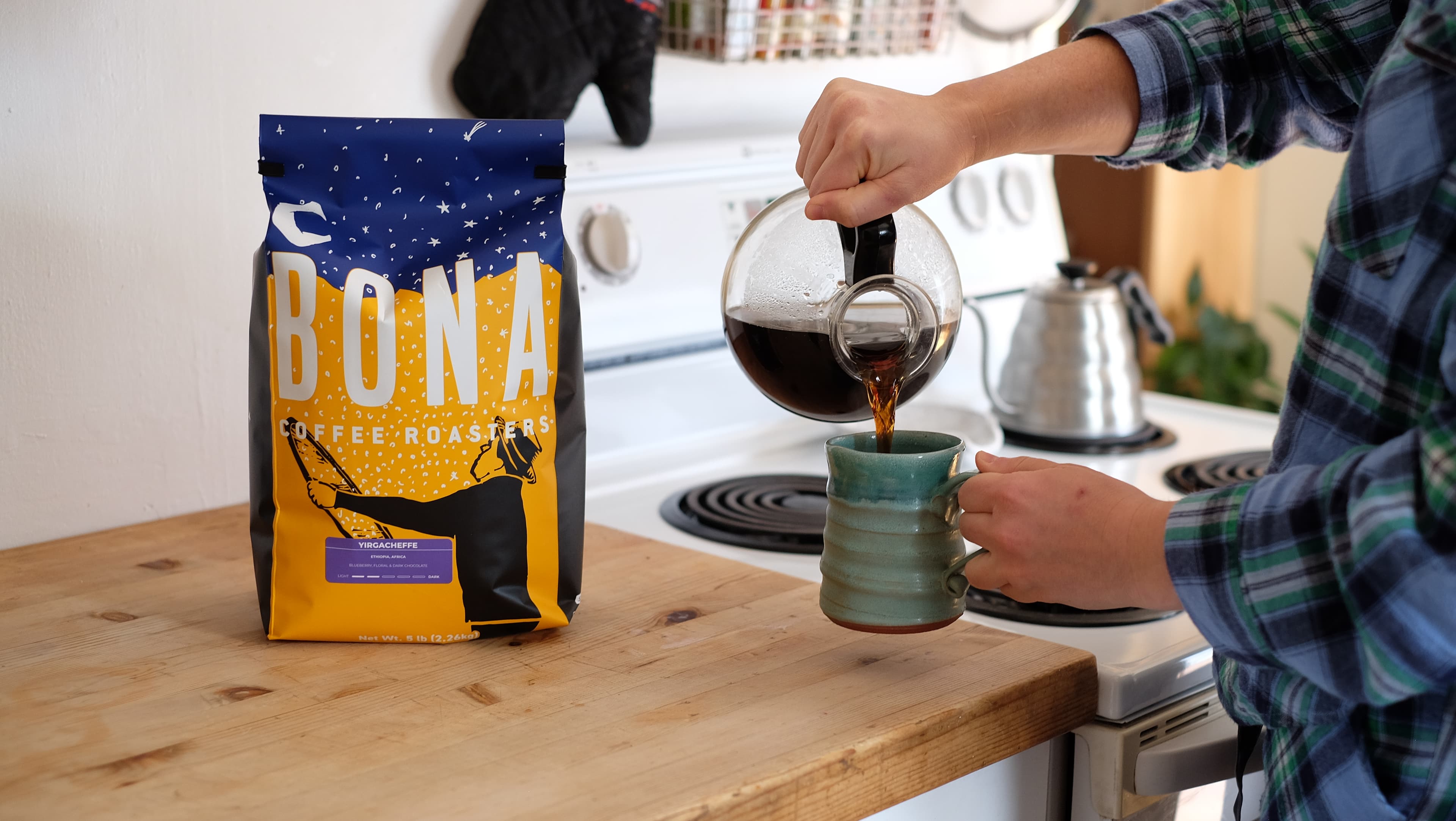 Imagem de capa do case Bona Coffee Roasters: A Bona já era artesanal. Faltava a marca dizer de onde isso vinha